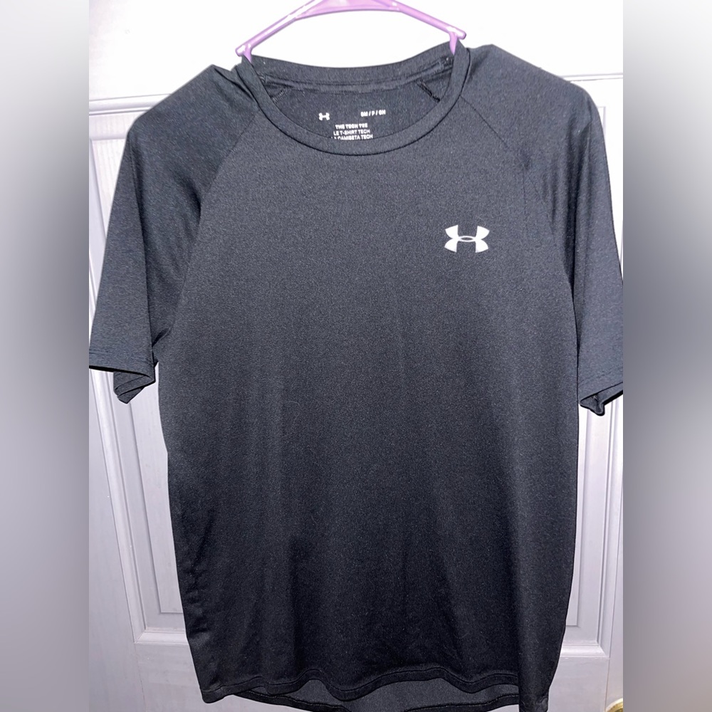 Men’s Dark Grey Underarmour T-shirt